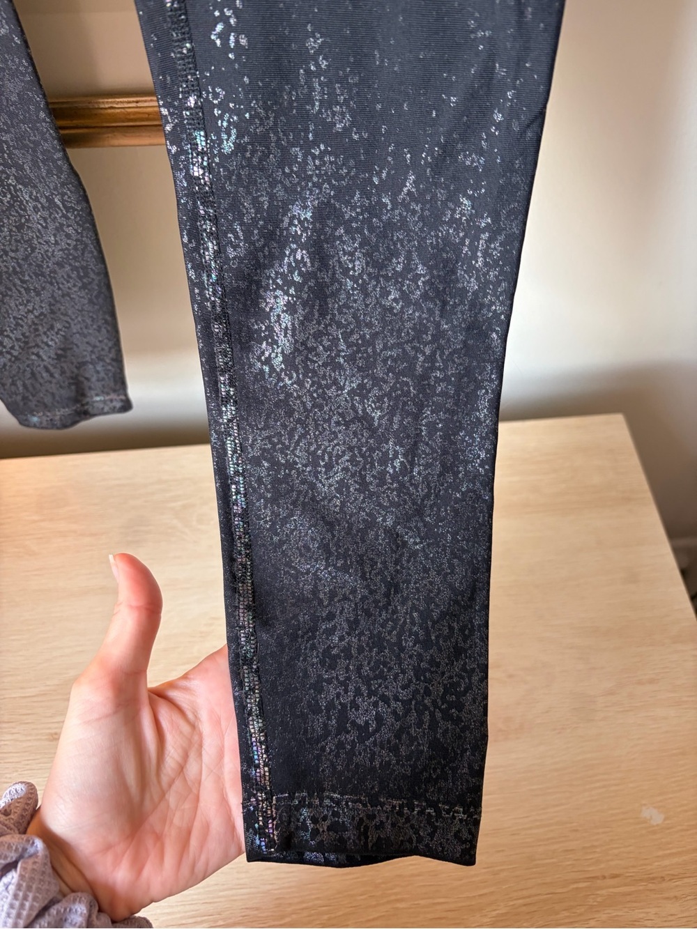 Beyond Yoga Metallic Dip Dye Splattered Leggings Medium - Picture 7 of 8